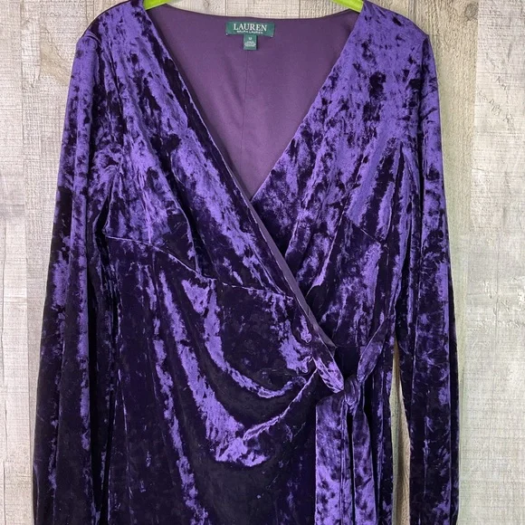 Lauren Ralph Lauren Size 12 Purple Velvet Sheath Surplice Faux Wrap Tie Dress - Picture 4 of 10